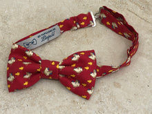 Charger l'image dans la galerie, Nœud papillon en soie rouge poules et poussins