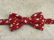 Charger l'image dans la galerie, Nœud papillon en soie rouge poules et poussins