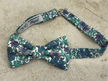 Charger l'image dans la galerie, Nœud papillon à fleurs esprit liberty