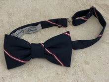 Charger l'image dans la galerie, Nœud papillon club bleu marine
