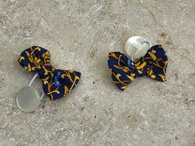 Charger l'image dans la galerie, Nœud papillon en soie bleu et jaune