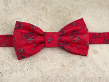 Charger l'image dans la galerie, Nœud papillon rouge à petite fleurs