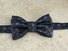 Charger l'image dans la galerie, Nœud papillon motif rose, soie bleu et doré
