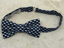Charger l'image dans la galerie, Nœud papillon dauphins