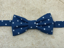 Charger l'image dans la galerie, Nœud papillon bleu roi à petites croix des templiers