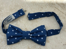 Charger l'image dans la galerie, Nœud papillon bleu roi à petites croix des templiers