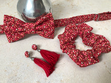 Charger l'image dans la galerie, Nœud papillon à fleurs rouges esprit liberty