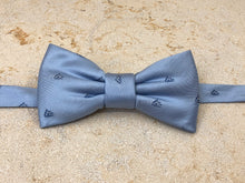 Charger l'image dans la galerie, Nœud papillon en soie bleu ciel