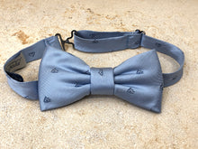 Charger l'image dans la galerie, Nœud papillon en soie bleu ciel