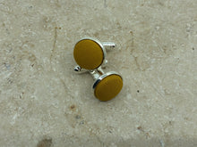 Charger l&#39;image dans la galerie, Boutons de manchette cabochon coton moutarde
